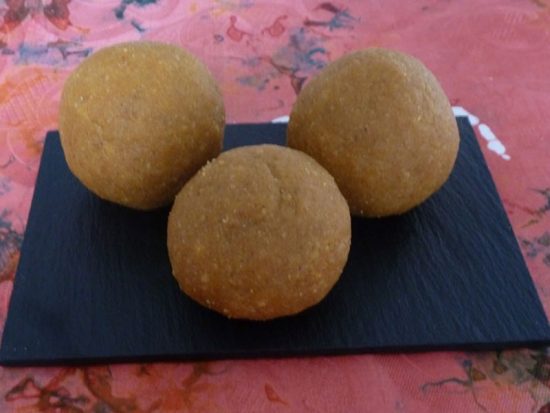 Malido, gâteau indien à la farine de blé complète