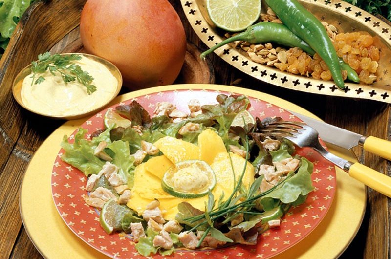 Salade indienne au poulet et à la mangue